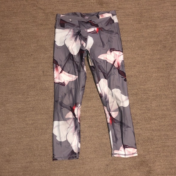 Fabletics Gia printed powerlite capri floral xs - Picture 2 of 4